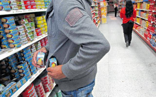 Intentó robarse casi $4000 de un supermercado y terminó detenido
