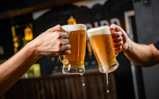 Estaban tomando entre amigos, comenzaron a discutir y uno de ellos acabó apuñalado