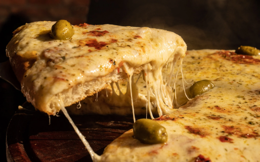 Una pizzería le propuso un juego a un cliente enojado: “Si ganás, tenés pizzas de por vida”