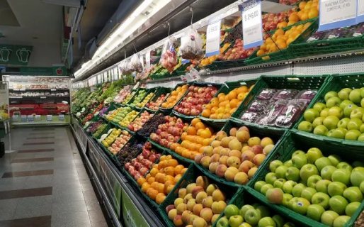 Los precios de los alimentos se disparan por la sequía y la escalada de los dólares paralelos
