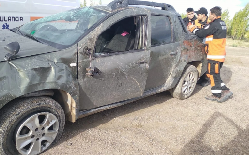 Una pareja de turistas volcó camino a Punta Tombo