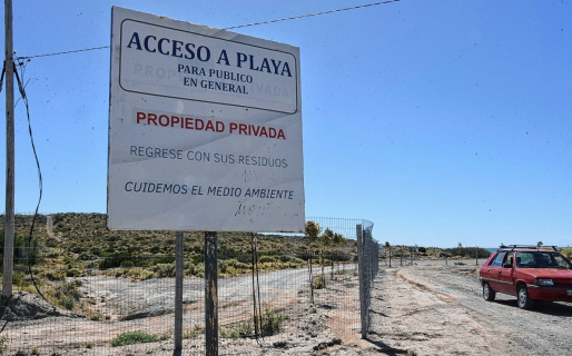 Vecinos de Km. 8 denuncian que la playa está cercada y sin acceso suficiente para la comunidad