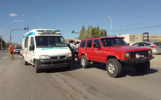Un choque entre tres vehículos dejó a dos jóvenes hospitalizadas
