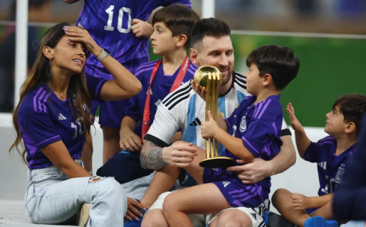 “Mi montaña de amor”: la tierna foto de Lionel Messi junto a sus hijos que publicó Antonela Rocuzzo luego de la victoria del PSG