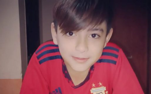 Miguel tiene 12 años, es apasionado del fútbol y necesita viajar a Buenos Aires