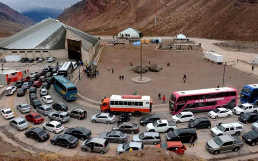 Miles de argentinos cruzan hacia Chile solo para comprar neumáticos: hasta cuánto se ahorra