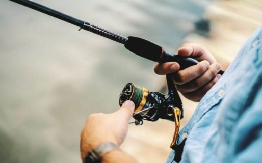 Estaba pescando, lo rescataron en zona de playa y quedó detenido: tenía pedido de captura