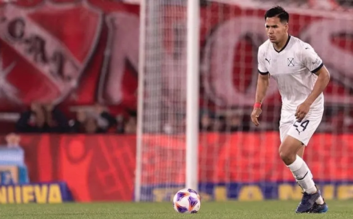 Boca pretende incorporar a un defensor de Independiente, y el Rojo no se la va a dejar fácil