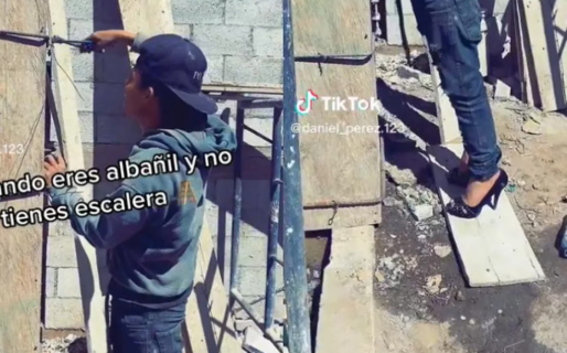La peculiar idea de un albañil para poder poner terminar una pared: “A eso se le llama estrategia”