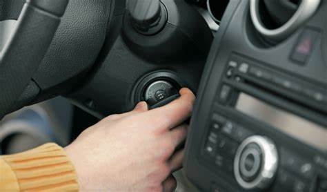 Dejó su vehículo con las llaves puestas y se lo robaron: intentan dar con su paradero