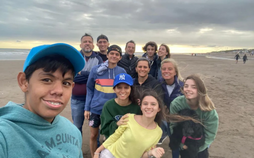 Soñaba con una familia, su historia se hizo viral y a los 18 años la encontró: “Estas fiestas fueron muy especiales”
