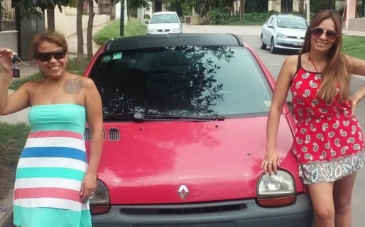 Tuvo tres trabajos para comprarse un Twingo y le pegó un cartel que se volvió viral: “¿Qué me decís, Shakira?”