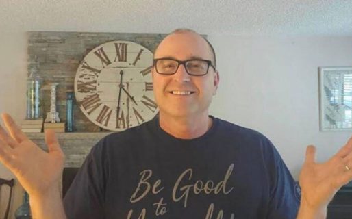 Creció sin su padre y ahora enseña en su canal de YouTube: Papá, ¿Cómo lo hago?