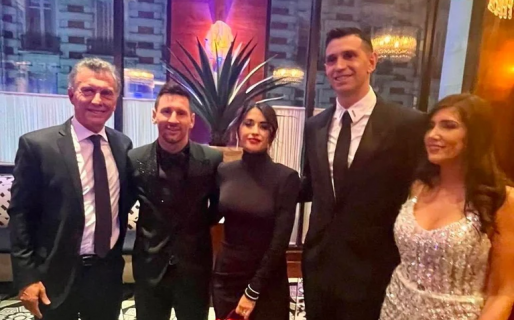 Con Macri si: Messi y el ‘Dibu’ compartieron una foto con el ex presidente luego de ser premiados