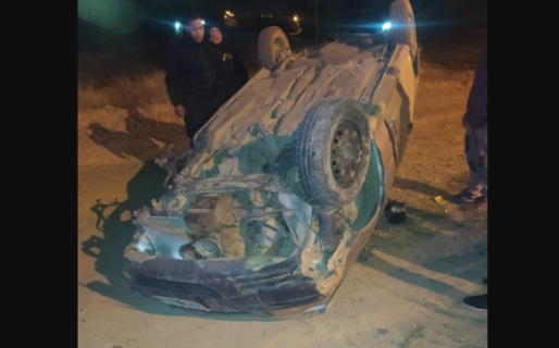 Un conductor volcó tras perder el control del vehículo