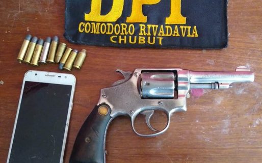 Comodoro: Secuestraron un arma y balas durante un allanamiento