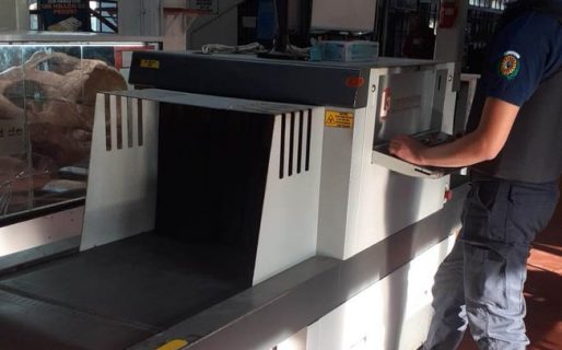 Canes de la policía detectaron droga en una encomienda en la terminal de Trelew