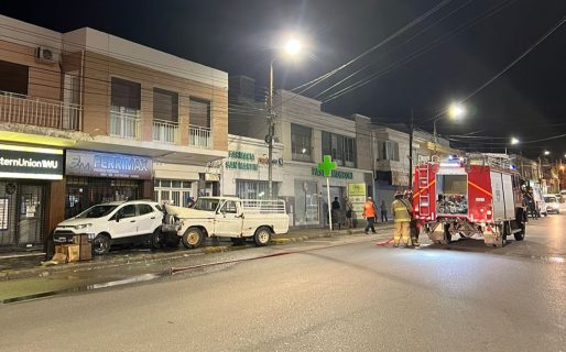 Fuerte choque seguido de piñas en Km3