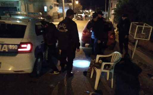 Se estaba yendo de un domicilio con objetos robados y lo encontró la policía en el acto