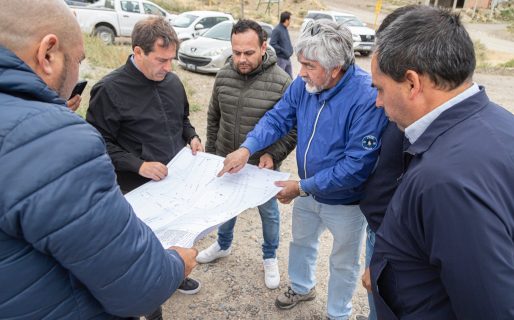 Luque supervisó los avances de la red eléctrica en Gesta de Malvinas