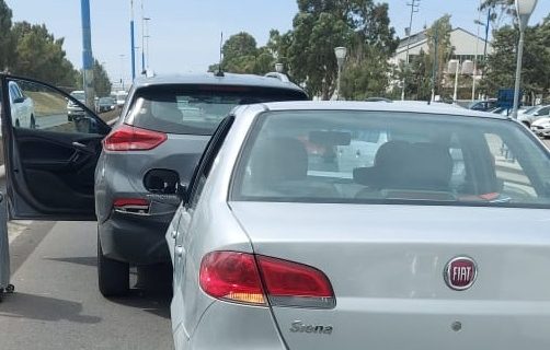 Un camión frenó de golpe en Km. 4 y produjo un accidente