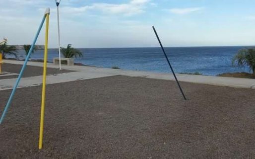 Convirtieron un juego infantil en una obra de arte abstracto: vandalizan y roban una hamaca recientemente instalada