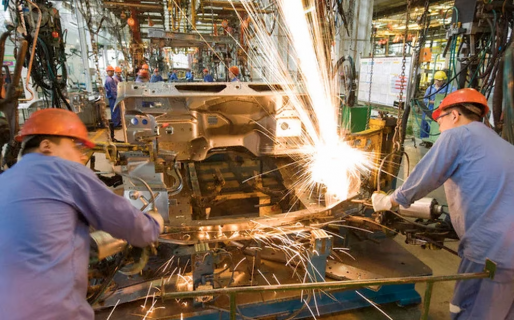 La industria y la construcción se encaminan a redondear un 2023 para el olvido