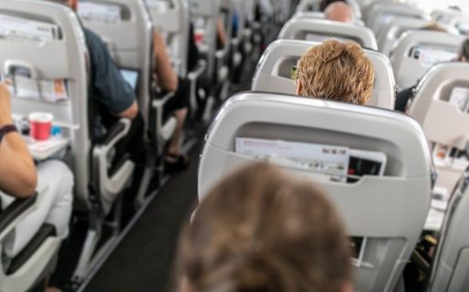 No quiso cambiar asientos en el avión para que una madre se siente con su hija: «No es problema mío»