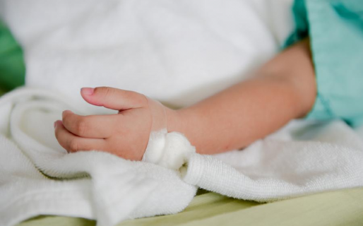 Ekatherina tiene dos años y necesita un trasplante de corazón