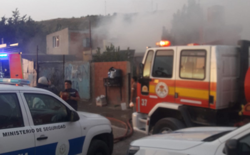 El fuego consumió una vivienda entera en Zona de Quintas