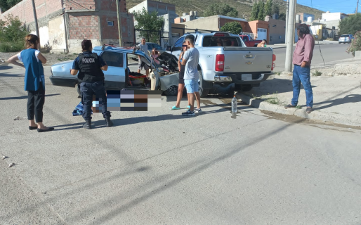 Un Renault 12 se quedó sin frenos, chocó y sus dos ocupantes resultaron heridos