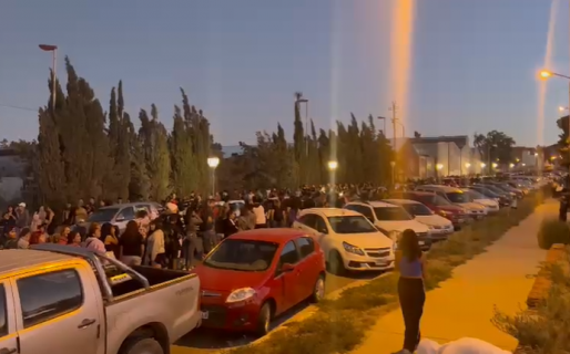 Más de un kilómetro de fila para entrar al Estadio Municipal