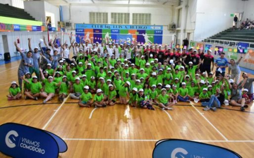 Los equipos de vóley de Waiwen y Boca Juniors visitaron la Colonia de Huergo