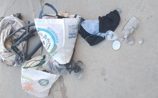 Fueron atrapados caminando con un cuadro de bicicleta y un frasco con marihuana