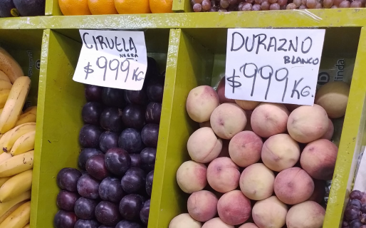 En Comodoro se vende el durazno y la ciruela a mil pesos el kilo