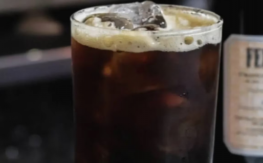 A través de las cámaras de seguridad descubrieron que una mujer robaba comida y fernet