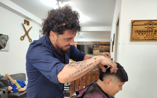 Peluquero solidario: cortes a $500 pesos para niños