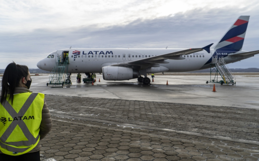 Malvinas: analizan la posible restauración de una ruta aérea directa