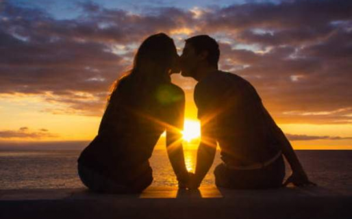 Creyó que nadie se fijaría en ella, pero encontró el amor a sus 56 en un viaje a Europa