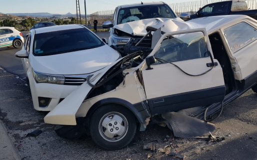 Tres vehículos protagonizaron un choque en la curva del Chalet Huergo: falleció un joven