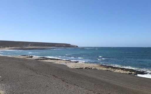 Un hombre murió en la playa de Caleta Córdova tras descompensarse