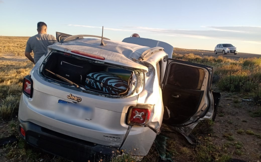 Fuerte choque entre dos vehículos en la Ruta 3: hubo varios heridos