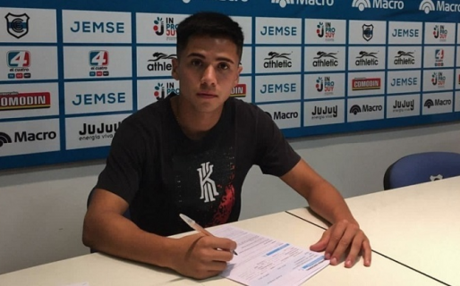 Se fue a los 16 años de Chubut y logró firmar su primer contrato profesional