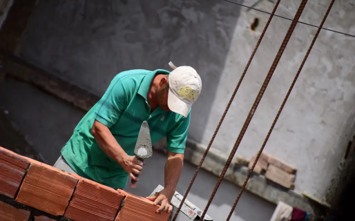 El salario de los trabajadores precarizados fue el que más perdió contra la inflación en 2022