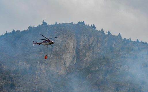 Más de 120 personas y medios aéreos participan de los trabajos para controlar el incendio en la zona de Epuyén