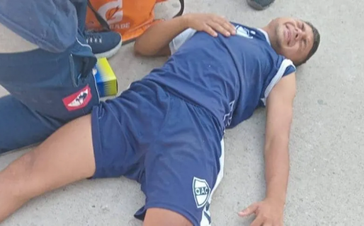 Salvaje ataque a un jugador de inferiores