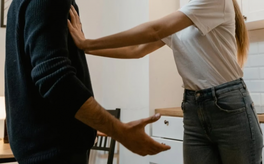 Un hombre demanda por 3 millones de dólares a una mujer por quererlo “solo como amigo”