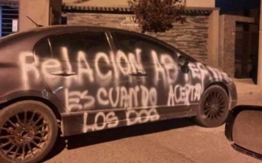 Le pintaron su auto por “infiel y mentiroso” y se volvió viral