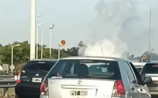 Caos vehicular por un camión que derramó una sustancia tóxica