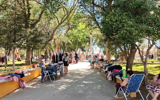 Feriantes de Plaza Carlos Gardel decidieron volver a vender pese a ser notificados de no hacerlo